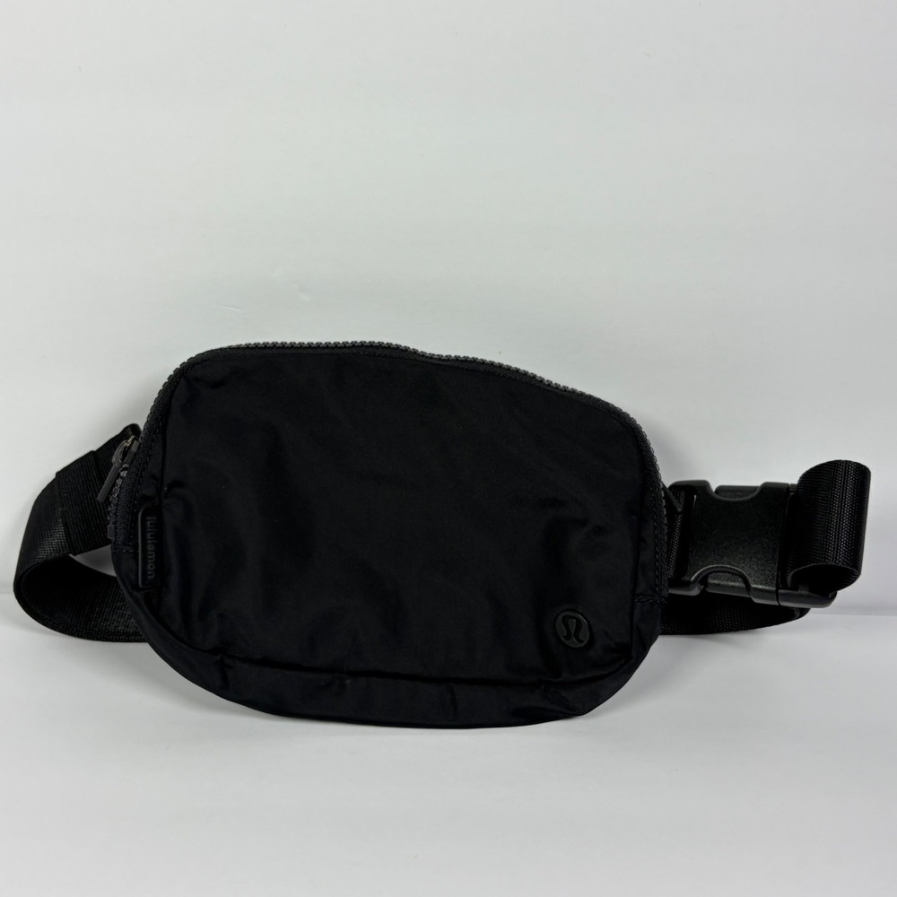 Lululemon Everywhere Belt Bag Fanny Pack Gorpcore Hinking Crossbody Women OS